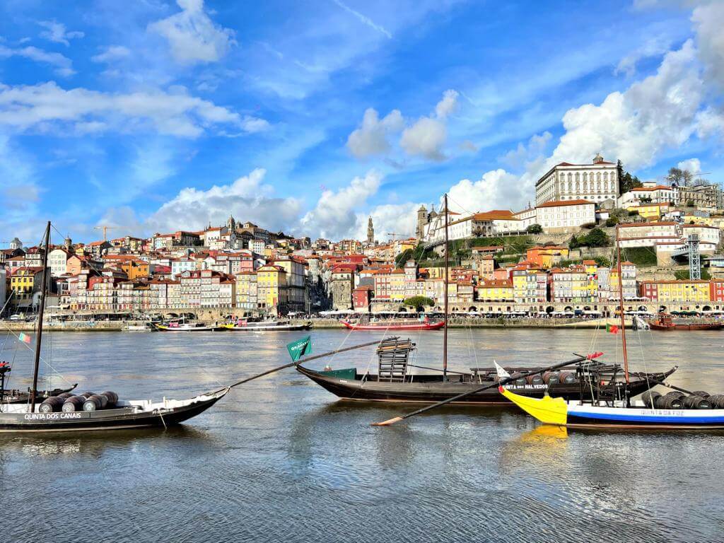 סירות שטות בנהר בפורטוגל