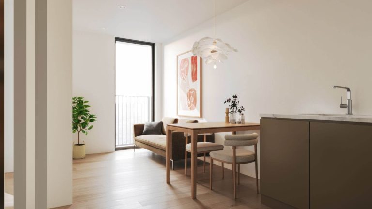 סאנטו אובדיו – גאיה חלל סלון ומטבח מודרני עם שולחן עץ, ספה וחלון גדול למרפסת.